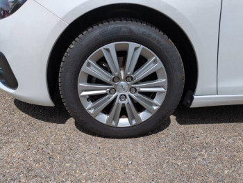 Photo 9 du bon plan PEUGEOT 308 1.2 PureTech 130ch S&S Allure Pack EAT8 occasion à 10990 €