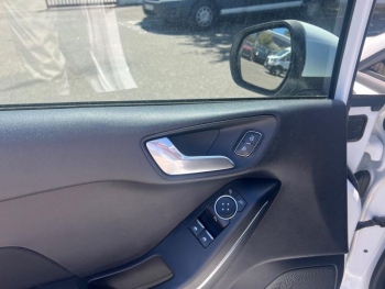 Photo 13 du bon plan FORD Fiesta 1.0 EcoBoost 140ch Stop&Start ST-Line 3p occasion à 13480 €