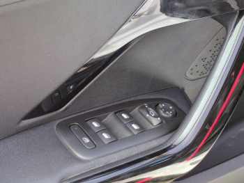 Photo 19 du bon plan PEUGEOT 2008 1.2 PureTech 130ch GT Line S&S occasion à 8990 €