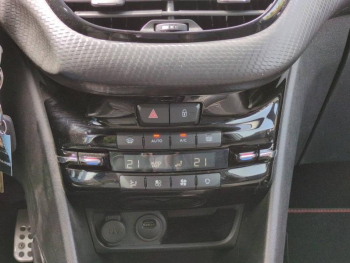 Photo 23 du bon plan PEUGEOT 2008 1.2 PureTech 130ch GT Line S&S occasion à 8990 €