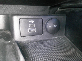 Photo 18 du bon plan FORD Kuga 2.5 Duratec 180ch Hybrid FlexiFuel E85 Active X Powershift occasion à 28900 €