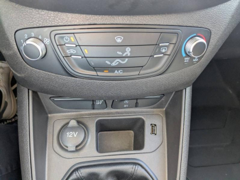 Photo 19 du bon plan FORD Transit Courier VUL 1.5 TDCI 100ch Stop&Start Trend occasion à 17890 €