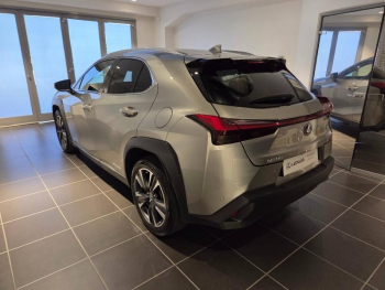 Photo 14 du bon plan LEXUS UX 250h 2WD Premium Edition MY21 occasion à 23490 €