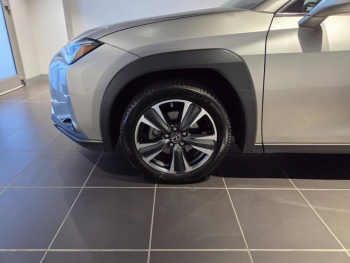Photo 18 du bon plan LEXUS UX 250h 2WD Premium Edition MY21 occasion à 23490 €