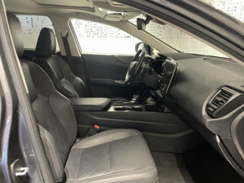Photo 15 du bon plan LEXUS NX 450h+ Executive 4WD MY24 occasion à 55900 €