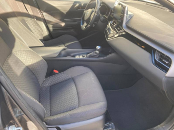 Photo 20 du bon plan TOYOTA C-HR 122h Dynamic Business 2WD E-CVT occasion à 17490 €