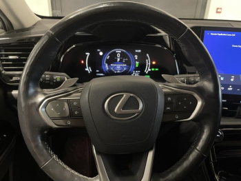 Photo 21 du bon plan LEXUS NX 450h+ Executive 4WD occasion à 40490 €