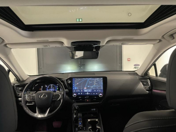 Photo 24 du bon plan LEXUS NX 450h+ Executive 4WD occasion à 40490 €