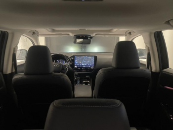 Photo 25 du bon plan LEXUS NX 450h+ Executive 4WD occasion à 40490 €