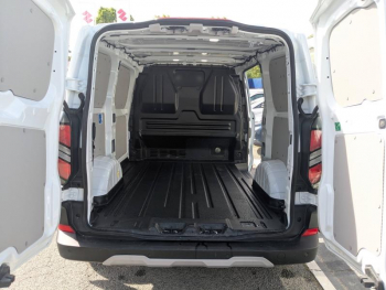 Photo 10 du bon plan FORD Transit Custom Fg VUL 320 L1H1 2.0 EcoBlue 170ch Trail 4x4 BVA8 41618 HT occasion à 49941 €