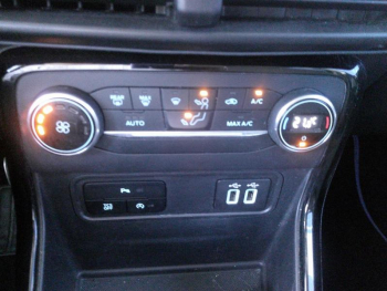 Photo 11 du bon plan FORD EcoSport 1.0 EcoBoost 125ch ST-Line Euro6.2 occasion à 13900 €
