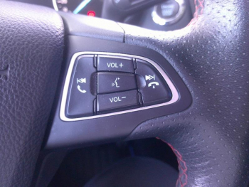 Photo 16 du bon plan FORD EcoSport 1.0 EcoBoost 125ch ST-Line Euro6.2 occasion à 13900 €