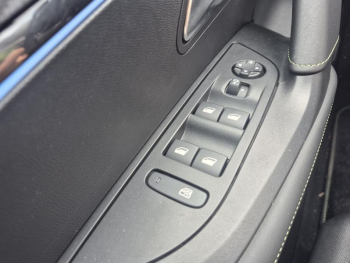 Photo 14 du bon plan PEUGEOT 2008 1.2 Hybrid 136ch GT e-DCS6 occasion à 22990 €