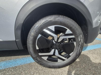 Photo 20 du bon plan PEUGEOT 2008 1.2 Hybrid 136ch GT e-DCS6 occasion à 22990 €