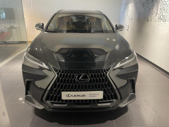 Photo 2 du bon plan LEXUS NX 450h+ Executive 4WD occasion à 40990 €