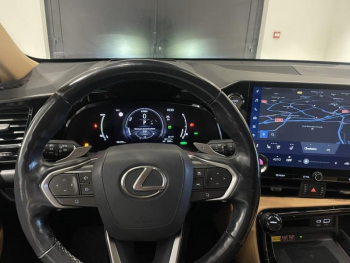 Photo 25 du bon plan LEXUS NX 450h+ Executive 4WD occasion à 40990 €