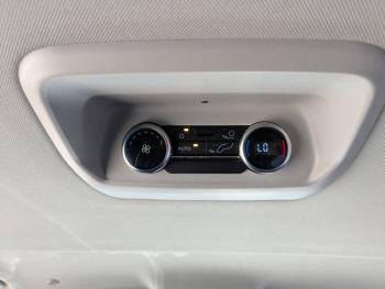 Photo 35 du bon plan FORD Tourneo Custom 320 L1H1 2.0 ECOBLUE 170ch TITANIUM 4x4 BVA8 RAMPE TPMR occasion à 61900 €