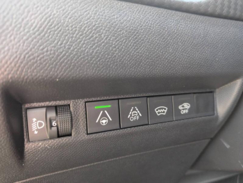 Photo 22 du bon plan PEUGEOT 2008 1.2 PureTech 130ch S&S Allure Pack EAT8 occasion à 15900 €