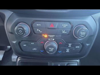 Photo 23 du bon plan JEEP Renegade 1.6 MultiJet 120ch Brooklyn Edition MY20 occasion à 17890 €