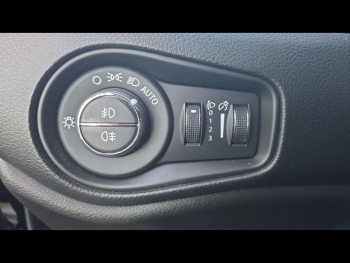 Photo 25 du bon plan JEEP Renegade 1.6 MultiJet 120ch Brooklyn Edition MY20 occasion à 17890 €