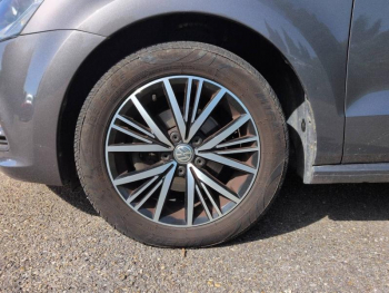 Photo 10 du bon plan VOLKSWAGEN Polo 1.4 TDI 90ch BlueMotion Technology Allstar 5p occasion à 9990 €