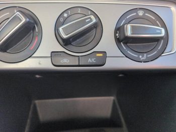 Photo 32 du bon plan VOLKSWAGEN Polo 1.4 TDI 90ch BlueMotion Technology Allstar 5p occasion à 9990 €