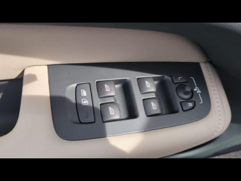 Photo 24 du bon plan VOLVO XC60 T6 Hybride Rechargeable 253 + 145ch Plus Style Dark Geartronic 8 AWD occasion à 66900 €