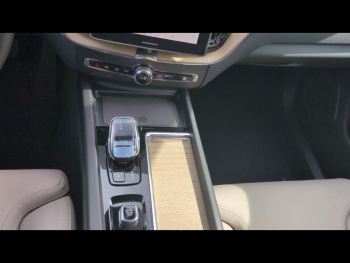 Photo 28 du bon plan VOLVO XC60 T6 Hybride Rechargeable 253 + 145ch Plus Style Dark Geartronic 8 AWD occasion à 66900 €