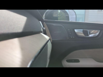 Photo 30 du bon plan VOLVO XC60 T6 Hybride Rechargeable 253 + 145ch Plus Style Dark Geartronic 8 AWD occasion à 66900 €