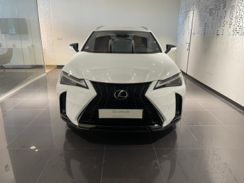 Photo 2 du bon plan LEXUS UX 300h F SPORT Design 4WD occasion à 39900 €