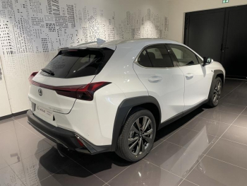 Photo 4 du bon plan LEXUS UX 300h F SPORT Design 4WD occasion à 39900 €