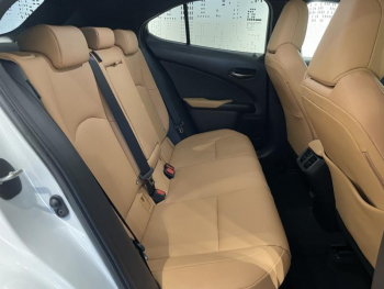 Photo 17 du bon plan LEXUS UX 300h F SPORT Design 4WD occasion à 39900 €