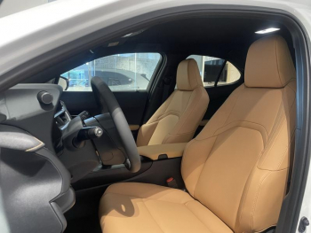 Photo 23 du bon plan LEXUS UX 300h F SPORT Design 4WD occasion à 39900 €
