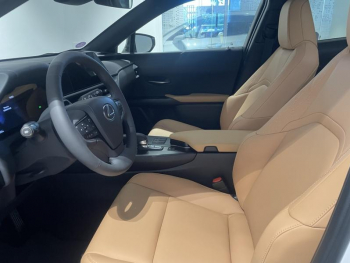 Photo 24 du bon plan LEXUS UX 300h F SPORT Design 4WD occasion à 39900 €