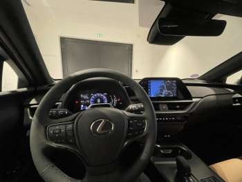 Photo 25 du bon plan LEXUS UX 300h F SPORT Design 4WD occasion à 39900 €
