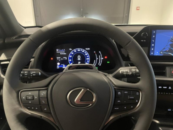 Photo 26 du bon plan LEXUS UX 300h F SPORT Design 4WD occasion à 39900 €