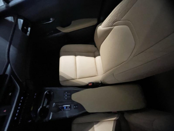 Photo 31 du bon plan LEXUS UX 300h F SPORT Design 4WD occasion à 39900 €