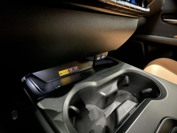 Photo 34 du bon plan LEXUS UX 300h F SPORT Design 4WD occasion à 39900 €