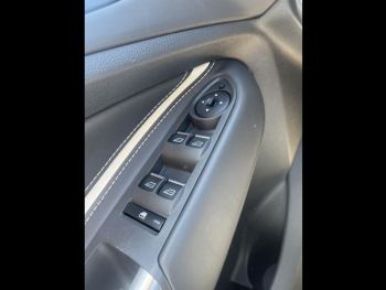 Photo 19 du bon plan FORD Kuga 1.5 Flexifuel-E85 150ch Stop&Start Vignale 170g 4x2 Euro6.2 occasion à 17900 €