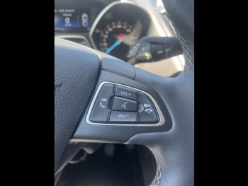 Photo 26 du bon plan FORD Kuga 1.5 Flexifuel-E85 150ch Stop&Start Vignale 170g 4x2 Euro6.2 occasion à 17900 €