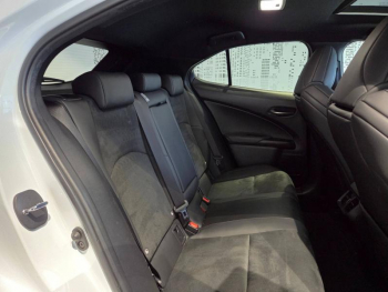Photo 15 du bon plan LEXUS UX 250h 2WD F SPORT MY19 occasion à 23990 €