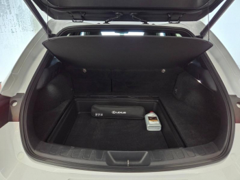 Photo 17 du bon plan LEXUS UX 250h 2WD F SPORT MY19 occasion à 23990 €