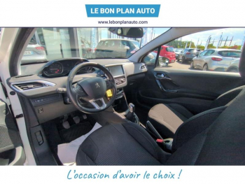 Photo 12 du bon plan PEUGEOT 208 1.2 PureTech 82ch Allure 3p occasion à 5290 €