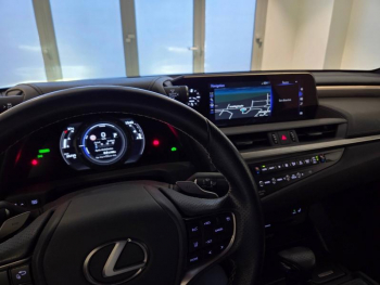 Photo 4 du bon plan LEXUS ES 300h F SPORT occasion à 33900 €