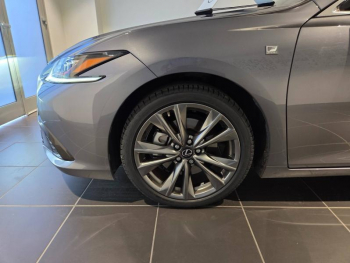 Photo 20 du bon plan LEXUS ES 300h F SPORT occasion à 33900 €