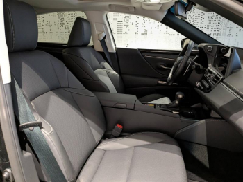 Photo 9 du bon plan LEXUS ES 300h Business MY23 occasion à 42900 €