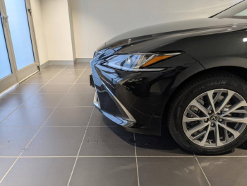 Photo 16 du bon plan LEXUS ES 300h Business MY23 occasion à 42900 €
