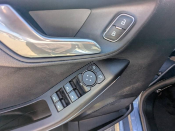 Photo 12 du bon plan FORD Fiesta 1.0 Flexifuel 95ch ST-Line 5p occasion à 16350 €