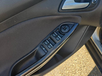 Photo 21 du bon plan FORD Focus 1.5 TDCi 120ch Stop&Start Titanium occasion à 12490 €