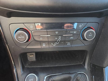 Photo 30 du bon plan FORD Focus 1.5 TDCi 120ch Stop&Start Titanium occasion à 12490 €